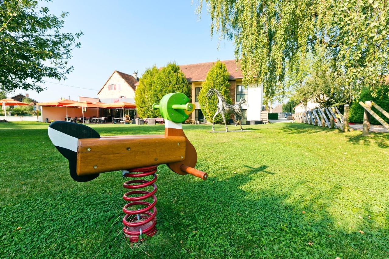 ホテル オテル オーベルジュ ドゥ シャヴァンヌ Courlans エクステリア 写真